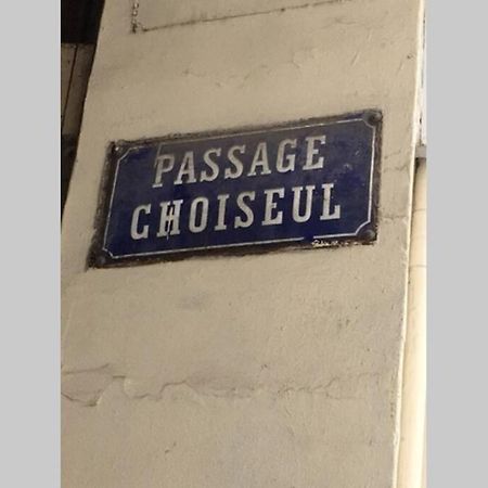 French Typical Apartment Paris Eksteriør billede