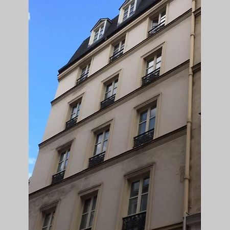French Typical Apartment Paris Eksteriør billede