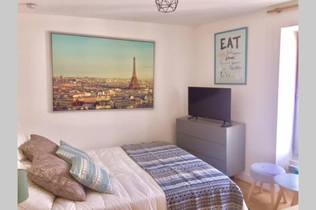 French Typical Apartment Paris Eksteriør billede
